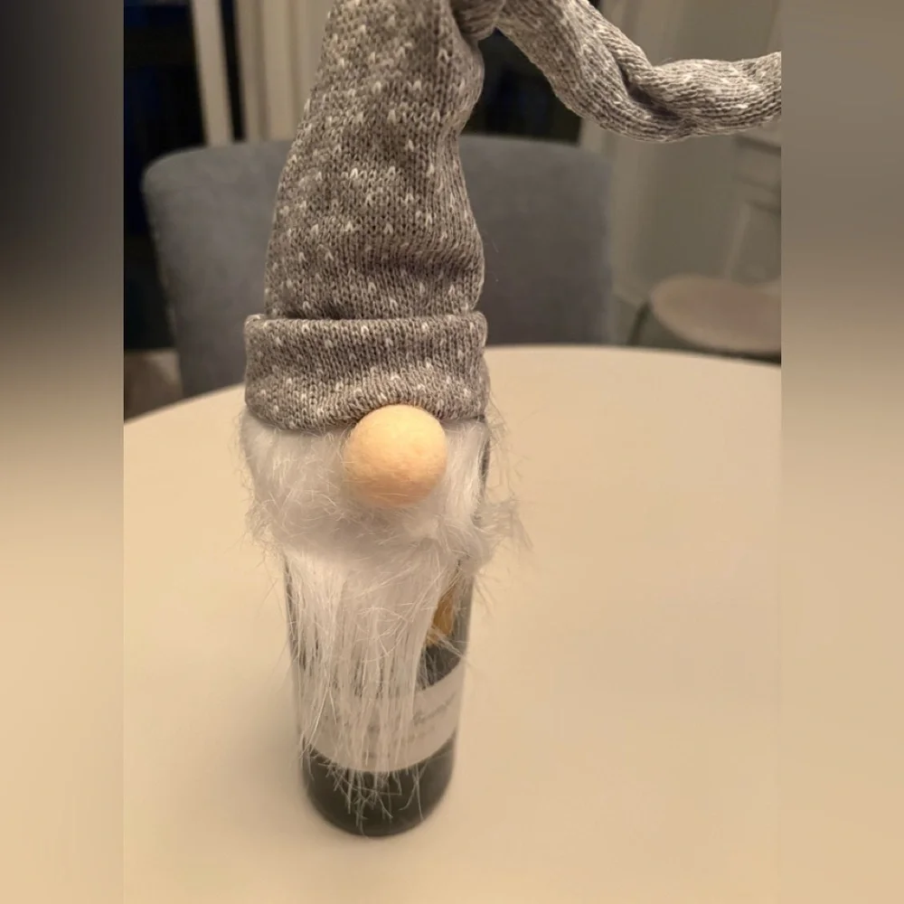 NWT Set of Two-Festive Wine Bag & Gnome Bottle Topper